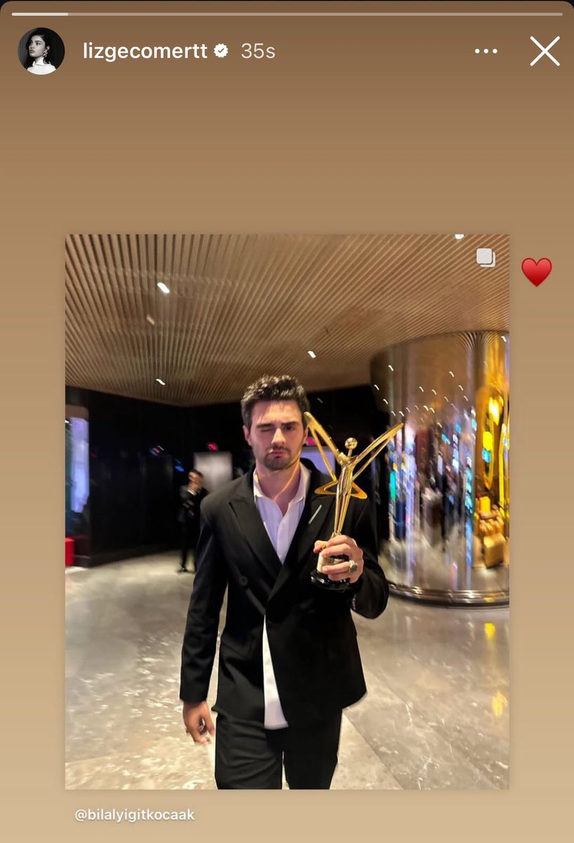 susixomer's tweet photo. supportive gf🥰
#yiğliz https://t.co/mzUNV8R3VM