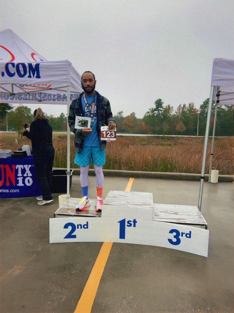 Ryreezy5's tweet image. Got to run my 1st 10 miles this morning with @MsCristall #runtx10 #nikerun