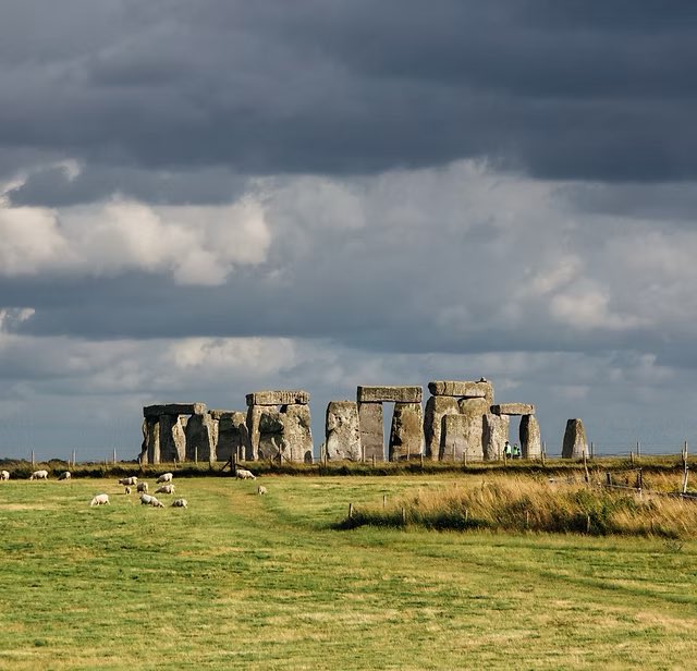 The Best Private Custom Tours in British History.  We operate customised private guided tours of Stonehenge and the South of West England: English-Heritage-Tours.com