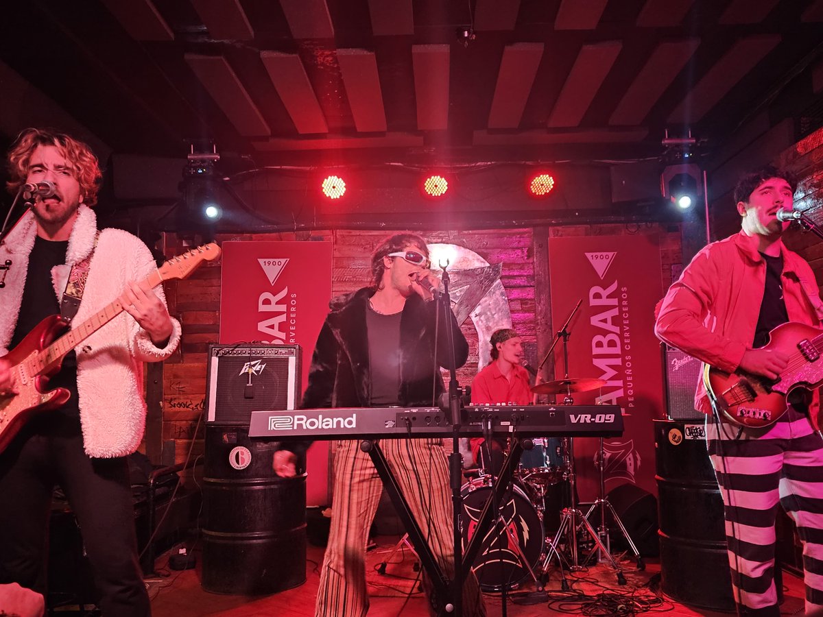 🎶 <a href="/TheSurroyal/">The Surroyal</a> hacen vibrar la noche zaragozana

🔗actuapress.es/the-surroyal-h…

#Conciertos #Zaragoza #TheSurroyal