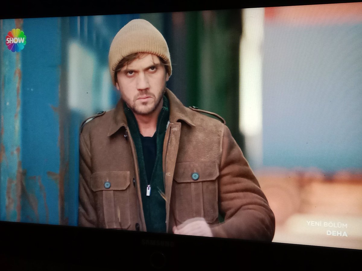 Atakkn1's tweet photo. Şu karizmaya bakın beeee 🔥😎🔥
#ArasBulutİynemli #Deha https://t.co/Z3k5B12g6R