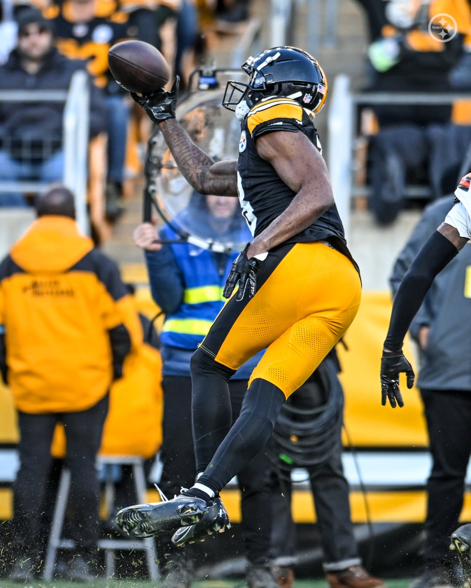 Eyes on the prize 🔒 <a href="/darealmike_dub/">Mike Williams</a>