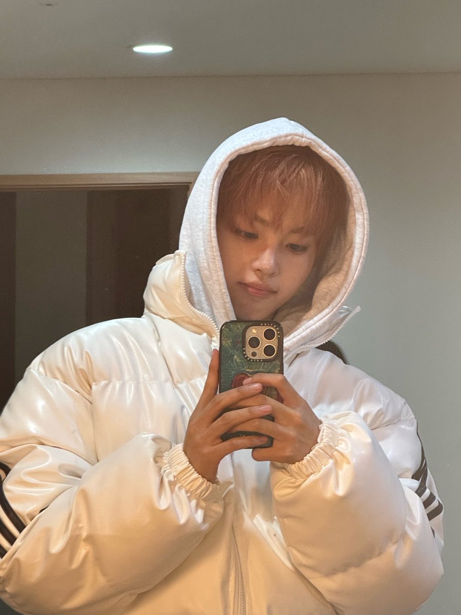 cravityvzla_'s tweet photo. ➭ BBL ( 071224 – APP ) : Actualización de #HYEONGJUN 🍋

🍋: [Imagen]
🍋: Hace frío, abrigate bien❤️

© SHJniverse https://t.co/UJcXFVq19Q