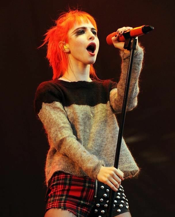 vocals_hayley's tweet photo. hayley williams’ best runs and vocal agility: a thread https://t.co/XyQIzfGryf