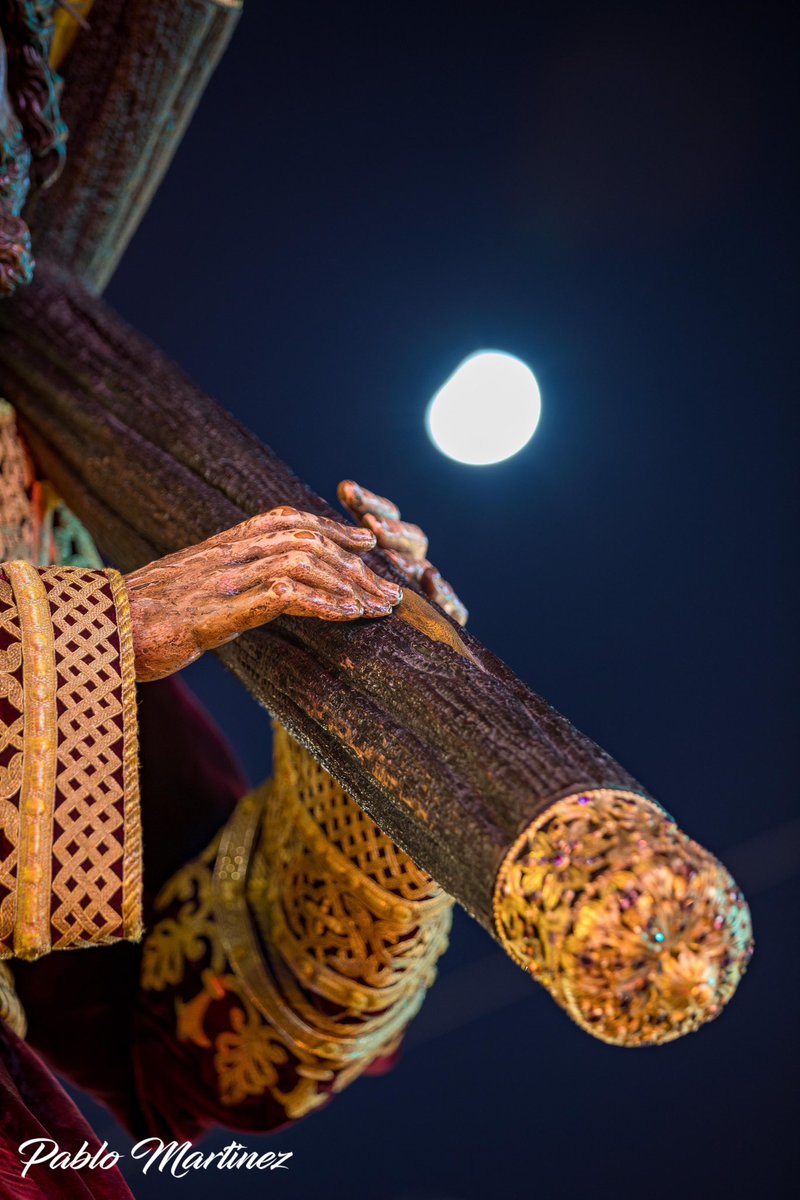 En tus manos está la fuerza y el poder