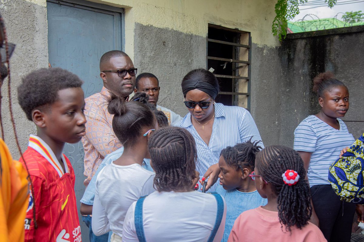 JudithTsasa's tweet photo. Le plus petit geste est toujours mieux que la plus grande des intentions. Ravie d’avoir, une fois de plus, communié avec nos enfants qui sont hébergés à l’orphelinat Marie-Marthe à N’Sele.

Merci à maman Raïssa Tombola et à Dr. Matsi Ndelo 🥰

Avec l’aide de Dieu. #TsasaEduc https://t.co/70r07I1P28