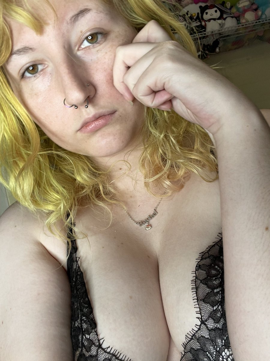 maggotbbys's tweet photo. boobs are cool https://t.co/SLHHZa1Hwk