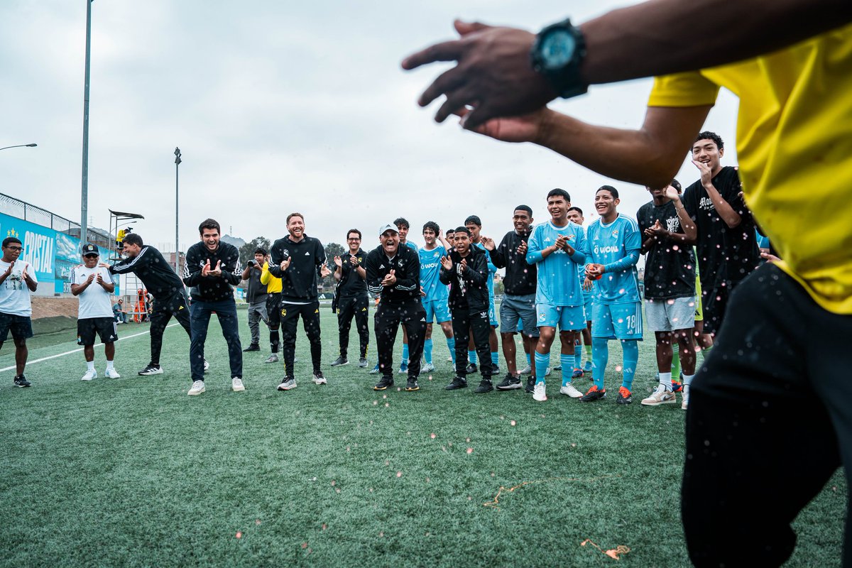 ClubSCristal's tweet photo. Torneo Federación Oro 2024🏆

✅ Recuento.

➡️ La Sub 17 fue campeón a falta de dos fechas 🏆. Sumó 83 puntos. ⚽💪

¡Felicitaciones! 🙌

#FuerzaCristal https://t.co/jpGUNwNRsb