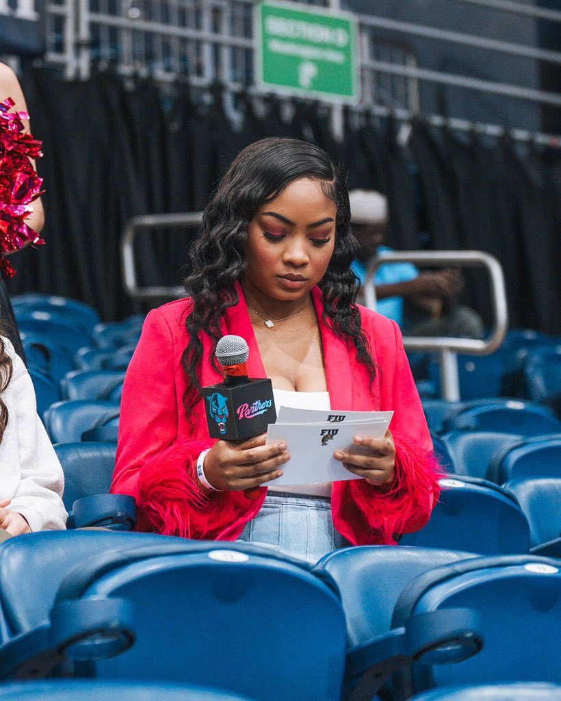 true to this, not new to this ✨🎤🫶🏽

#womeninmaledominatedfields #futurebroadcaster #sportsreporter