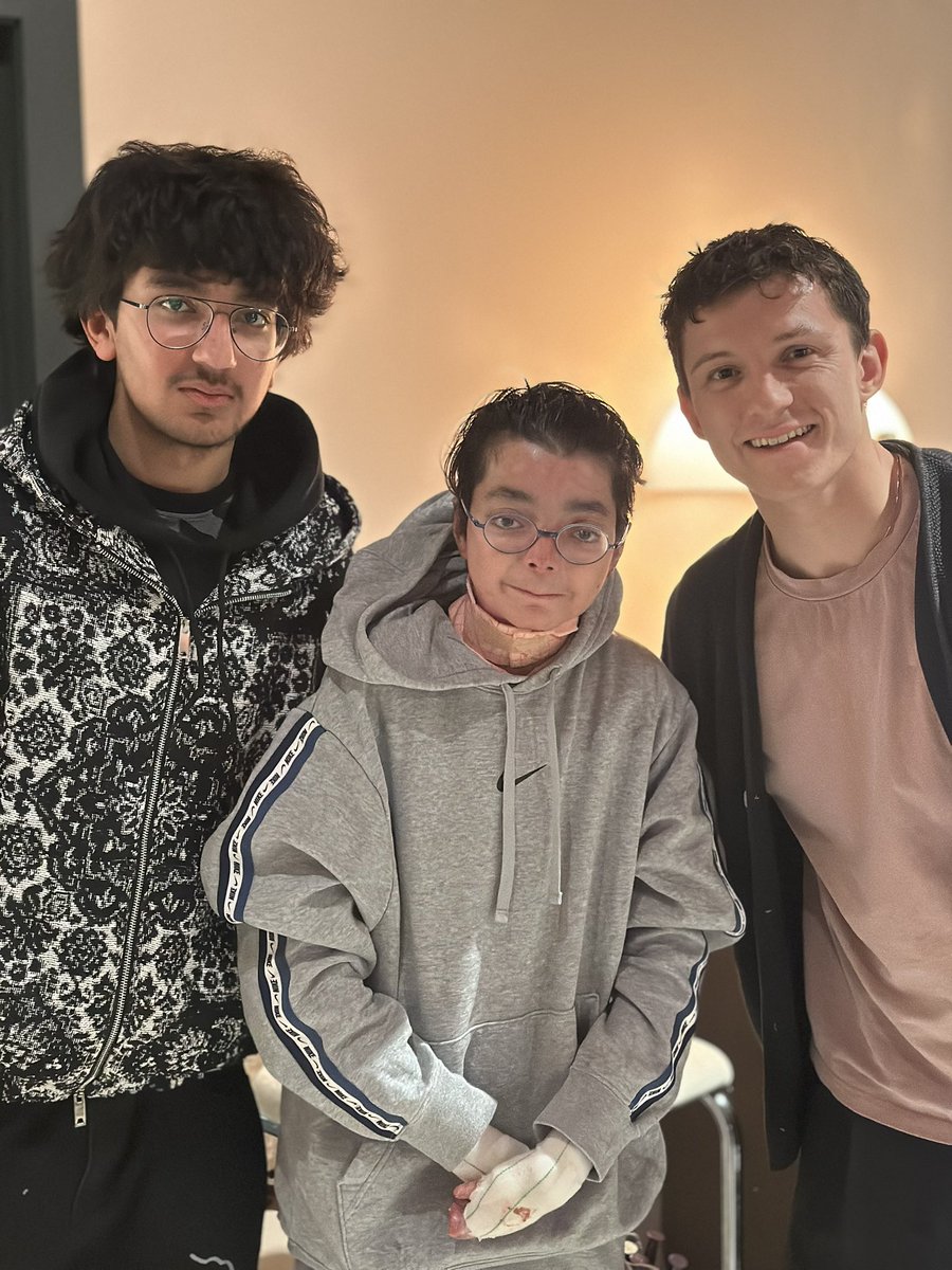 CharityDEBRA's tweet photo. What a day at @Tbrotherstrust’s exclusive screening of Spider-Man: No Way Home! 🎥 🌟

A huge thank you to @TomHolland1996 and The Brother’s Trust for inviting 22 of our members to share in this unforgettable experience, and for everything they do to help #StopThePain of EB 💙 https://t.co/USVYBznDyK