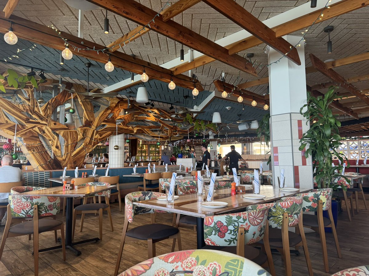 24r333's tweet photo. Breakfast at the restaurant closest to the sea. 🌊☺️🥪🥙🥛
#monkeypodkitchen #breakfast 

朝食で46.83＄😲
早朝にコンビニで､水とパン1つずつ買っただけで8.2$やった😮
こっちが高いのは知っちょったけど、さすがに感覚がバグってくる🤑💸 https://t.co/WYKtBkMRjm