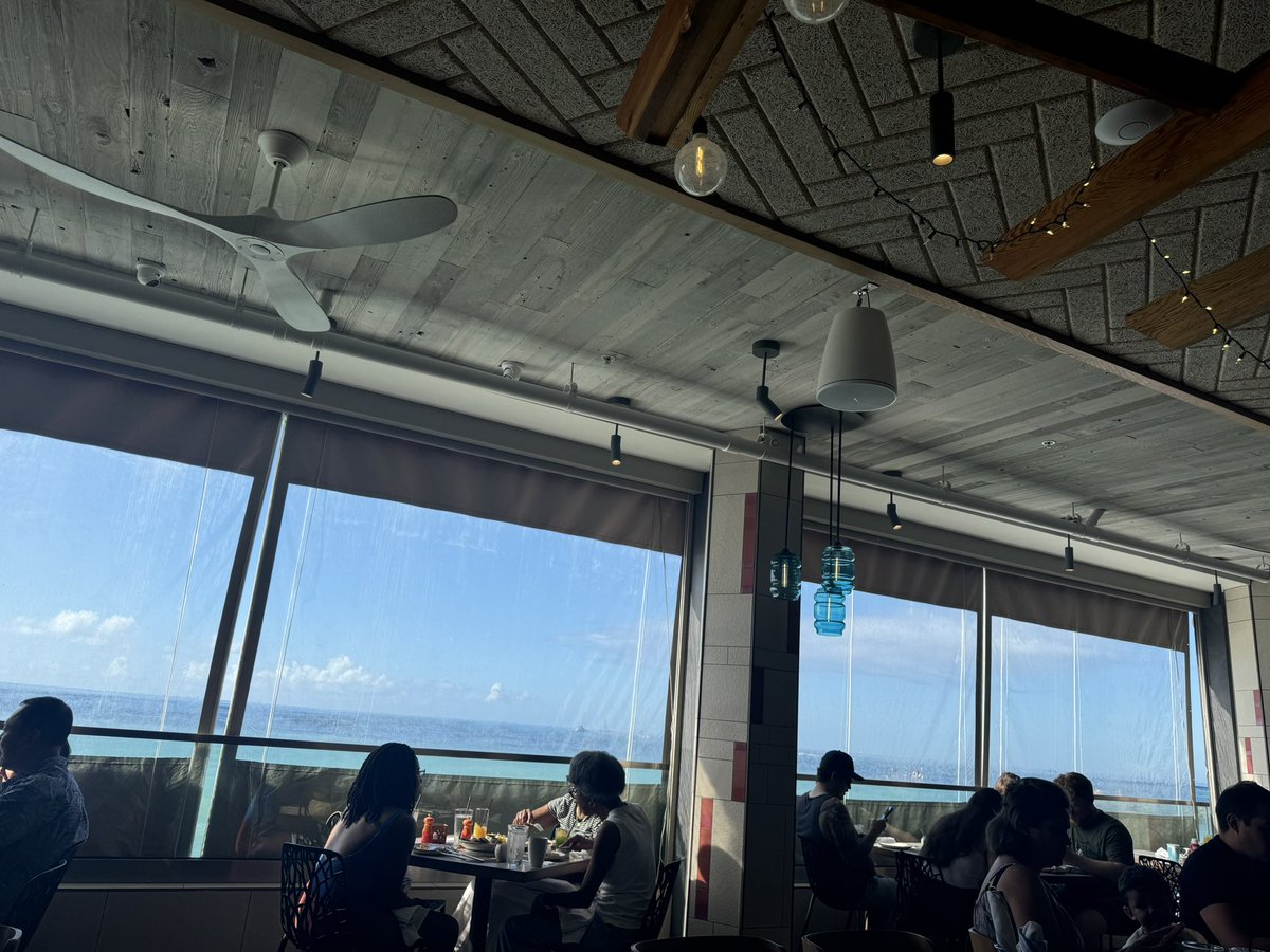 24r333's tweet photo. Breakfast at the restaurant closest to the sea. 🌊☺️🥪🥙🥛
#monkeypodkitchen #breakfast 

朝食で46.83＄😲
早朝にコンビニで､水とパン1つずつ買っただけで8.2$やった😮
こっちが高いのは知っちょったけど、さすがに感覚がバグってくる🤑💸 https://t.co/WYKtBkMRjm