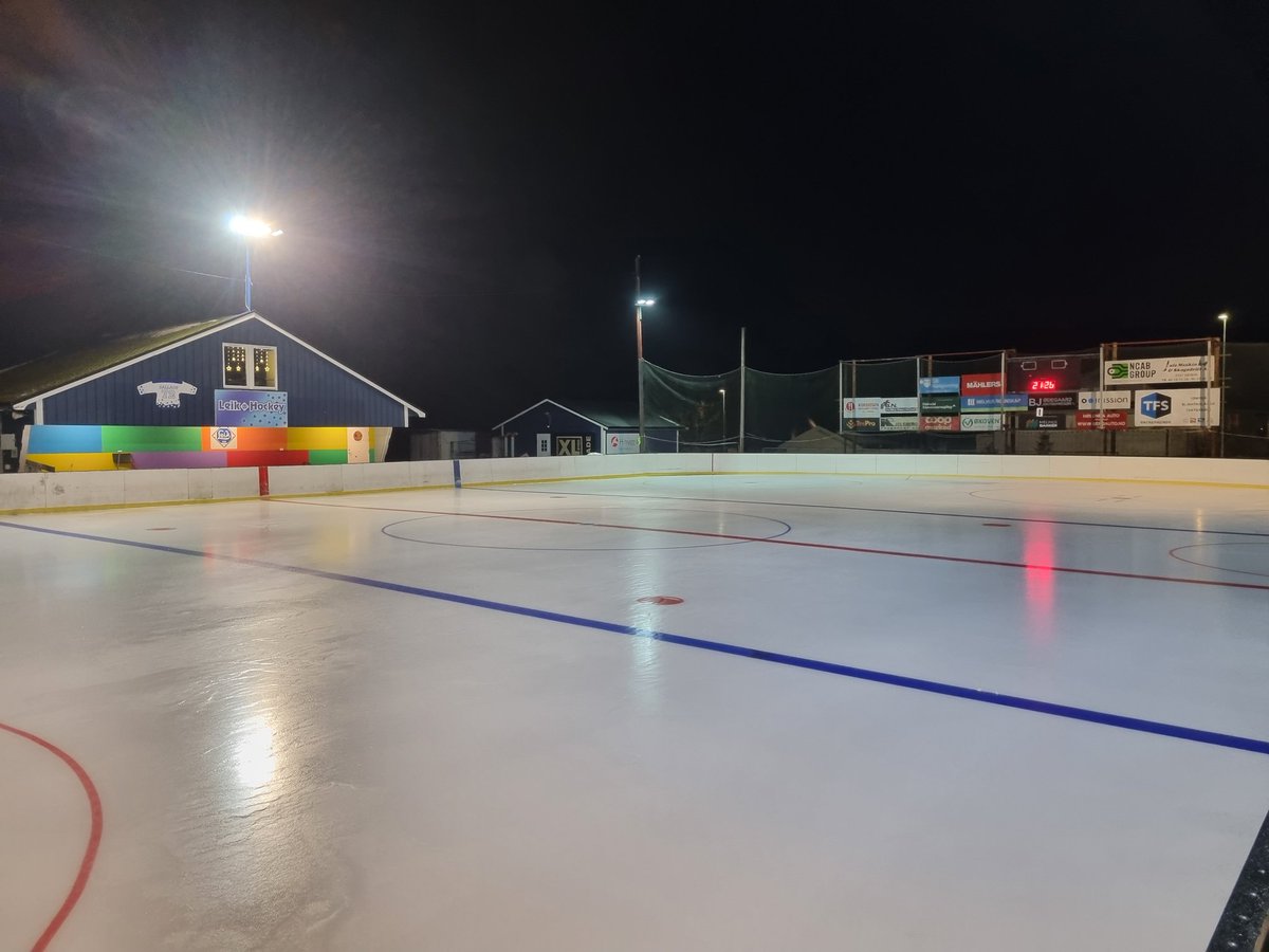 MyhrRgen's tweet photo. Da begynner verdens vakreste hockeybane å være klar for sesongen!🏒
#HølondaUtebane #LeikHockey #2hockey https://t.co/l7RKiyZL4H