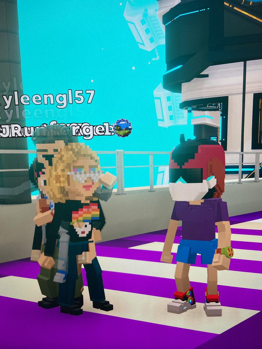 Winne752's tweet photo. 🤝🏙️ Just met a LAND owner in @TheSandboxGame and couldn't resist a selfie! Virtual real estate goals, anyone? https://t.co/b9pwxa3OW5 #TheSandbox #AlphaSeason4 #AS4SocialChallenge https://t.co/rZKvCYR29K