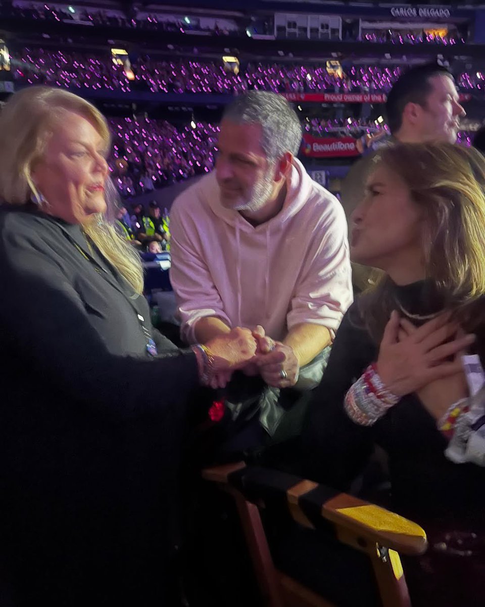 MHargitayx's tweet photo. Mariska , Peter , and Amaya at the Eras Tour
#MariskaHargitay
#ErasTour
#Swifties
#TSTheErasTour
#TaylorSwift
#MamaSwift https://t.co/M2muQfTTto