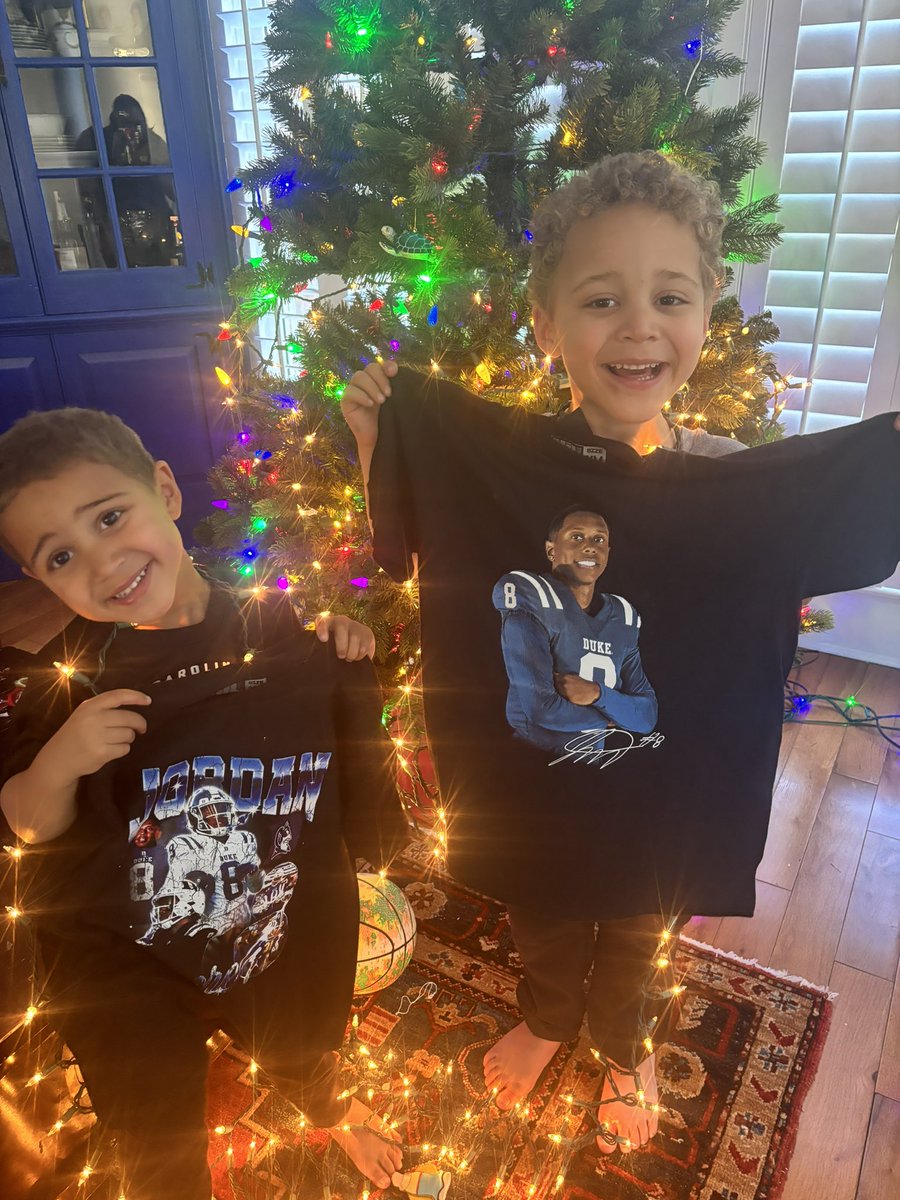 aoldham2's tweet photo. @JMoore2021 Let’s go bowling! 😈🏈🏝️ @taxslayerbowl @TheIronDukes @DukeFOOTBALL https://t.co/qlmL7orKKx