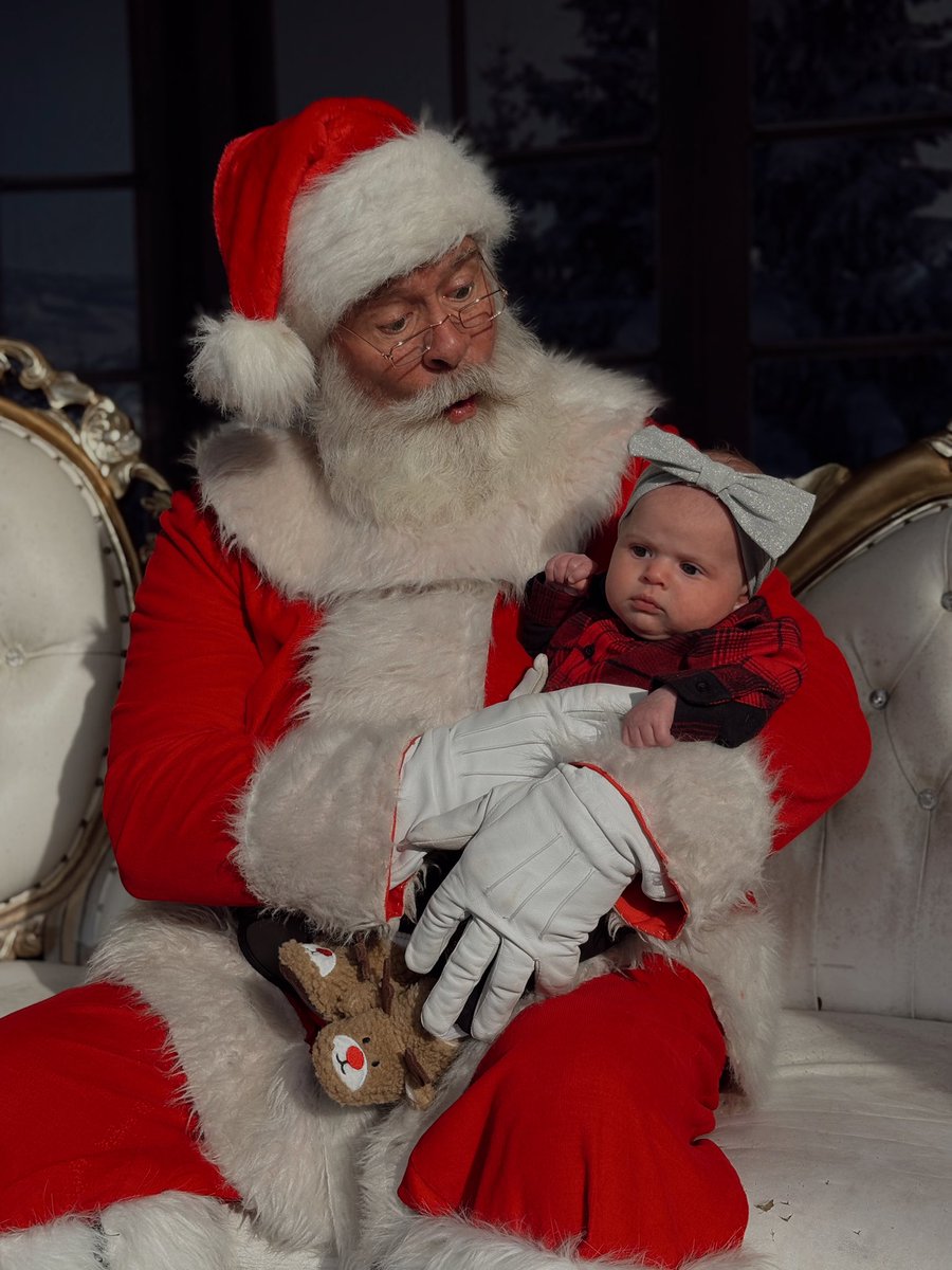 dvnlark's tweet photo. Long time no talk Twitter pals. My 2 month old daughter apparently wants to fight Santa, happy holidays! 👊🏻🎄🎅🏻 https://t.co/pIG8p3aziM