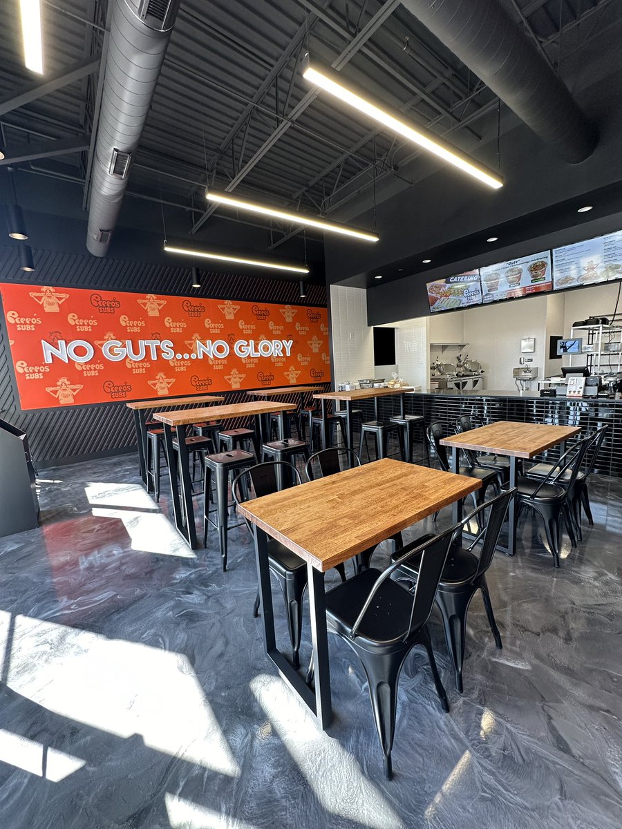 📍Peppos of Orland Park. 
Is there a better looking sub shop? We’ll wait…