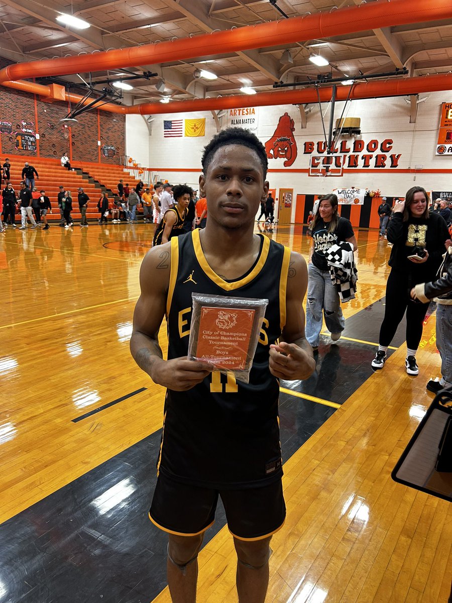 PeytonHodge06's tweet photo. highlights from the “City Of Champions Classic” this weekend in Artesia, NM. All-Tournament Team, but more important we came out with 1st! 5-0 to start the season.
@HobbsBoysbball @PrepHoops_NM @NMrecruits @zae_cotton @B_Law121989 @CoachBJ_HPU @alharrison10 @CoachWhiteDB1 https://t.co/G2QJospWLm