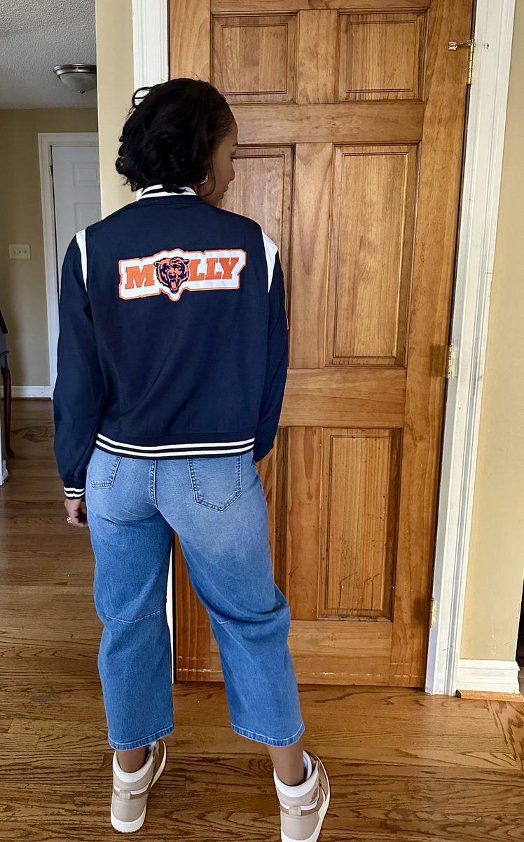 TheNameIsMolly's tweet photo. Game day threads! Custom jacket for my birthday thanks to Moses 🧡🥰

We’re bringing home a W today!! 
🐻⬇️ @ChicagoBears #BearDown https://t.co/HN2P0CYNQx