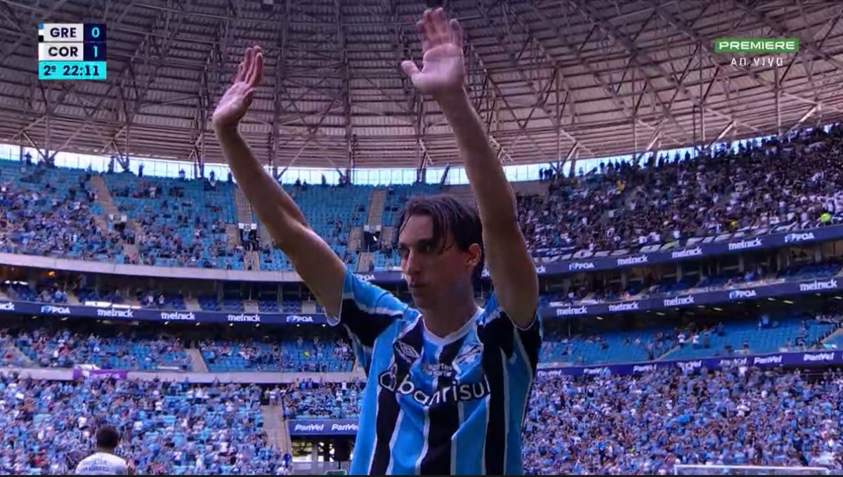 David_gremista_'s tweet photo. Obrigado por tudo, Geromel! 👏👏👏 https://t.co/cJJ5CDlH3z