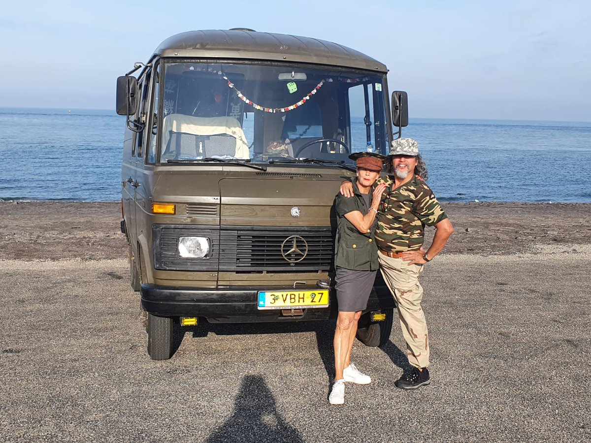 vans_vintage's tweet photo. Ben je nog op zoek naar een tof kerstcadeau? Een uitje met deze stoere camper is een hele originele verrassing! #GROENEGAST #KERSTVERRASSING #LEGERAMBULANCE #MERCEDESD508 #ORIGINEELCADEAU #RETROCAMPER #GAEROPUIT2025 @Goboony https://t.co/HDpOAFY8jM