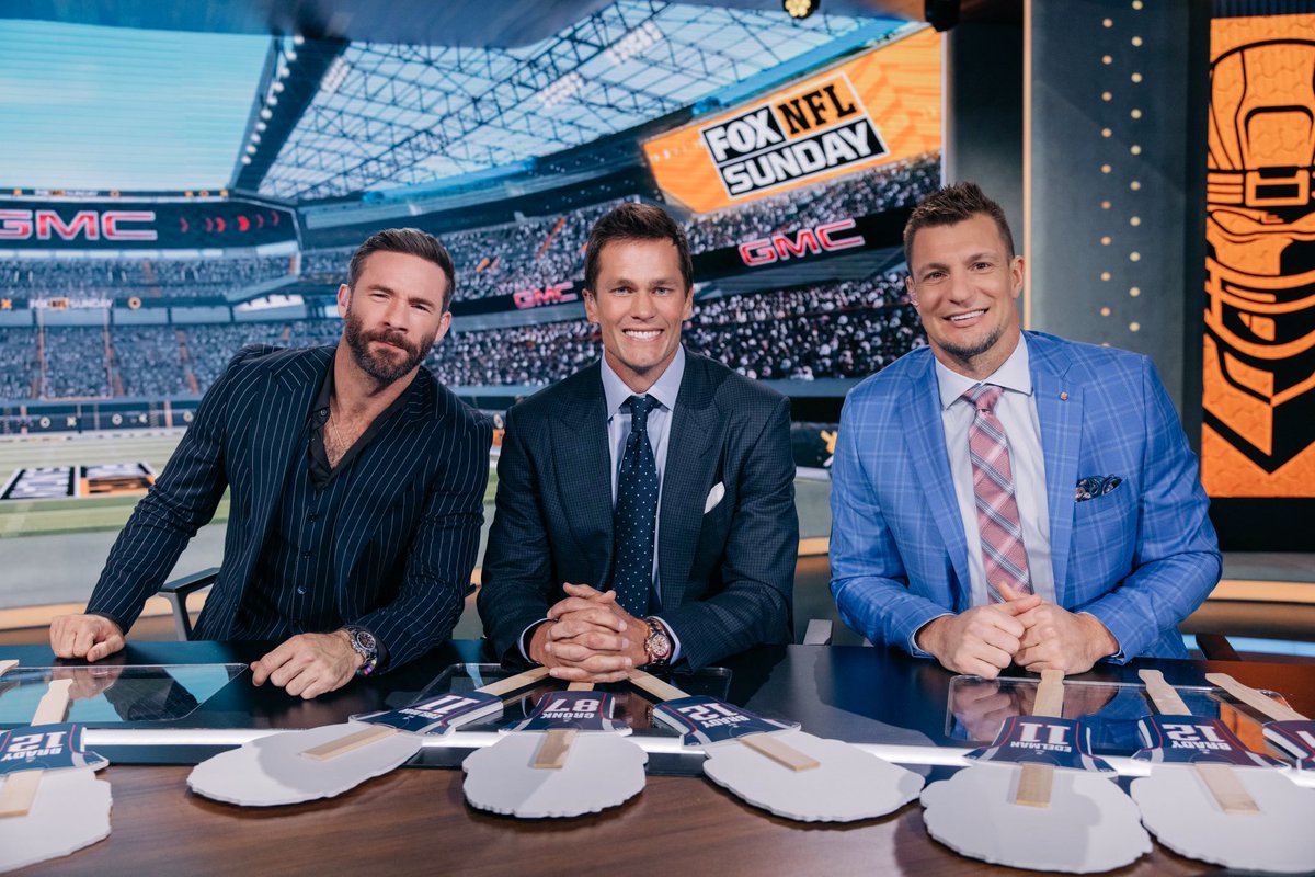 TomBradyEgo's tweet photo. Julian Edelman x Tom Brady x Rob Gronkowski

Absolute legendary trio! https://t.co/9B3IX5Q4s1