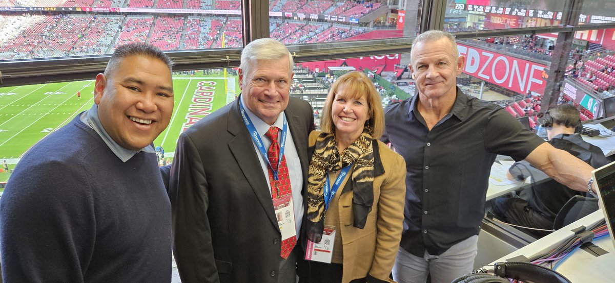 All set for <a href="/Seahawks/">Seattle Seahawks</a> vs <a href="/AZCardinals/">Arizona Cardinals</a> on <a href="/CompassMediaNet/">Compass Media</a> with producer <a href="/FollowBDee/">Brian in LA</a> statistician <a href="/rosinskijane/">Jane Rosinski</a> and analyst <a href="/merrilhoge/">Merril Hoge</a>