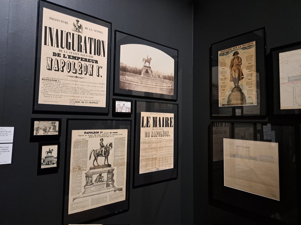 anne_sicard's tweet photo. "Au coeur d'une ville impériale", une passionnante exposition à découvrir au #Cyel, avec des œuvres en provenance du @MobilierNat, du Musée des Beaux-Arts de #Rennes, de @lamachinefr, des #archives départementales de la #Vendée et de prêteurs privés https://t.co/l3OjNKkz0a