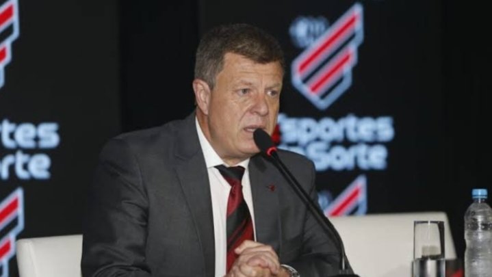 CentralDoCAP's tweet photo. FORA DO ATHLETICO INCOMPETENTES

VOCÊS REBAIXARAM O ATHLETICO NO ANO DO CENTENÁRIO DO CLUBE

TANTAS PROMESSAS JOGADAS PRA ESSE ANO E VOCÊS ENTREGARAM ISSO. VAZEM!!!!!!! https://t.co/PleVYiHpx1
