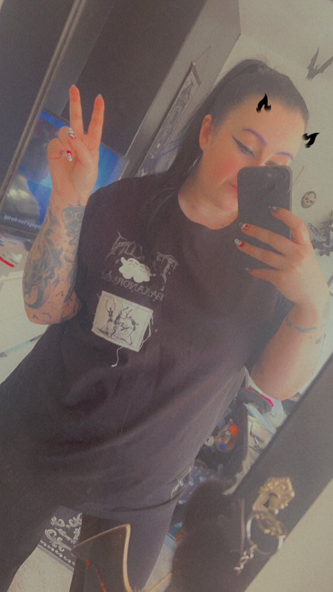 weemumma14's tweet photo. Representing the Ghost Gang here in Scotland 🤩😍💙!! @TwinParanormal @RiverRees @xRYANxREESx @SPOOKYDOOKI3 can’t wait for tonight’s episode 🤩🤩🖤!!! #twinparanormal #ghostgang PUT YOUR HANDS HANDS TOGETHER BOYS 🙌🏻 🤩 https://t.co/VBcKd8eDgR