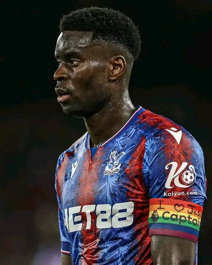 AchiroFlavia's tweet photo. When the white man introduced human rights, we welcomed them but forcing someone to wear the lgbt armband is not right. Football is bussiness not politics.
Now whats this? https://t.co/8u5Uw5rCW0