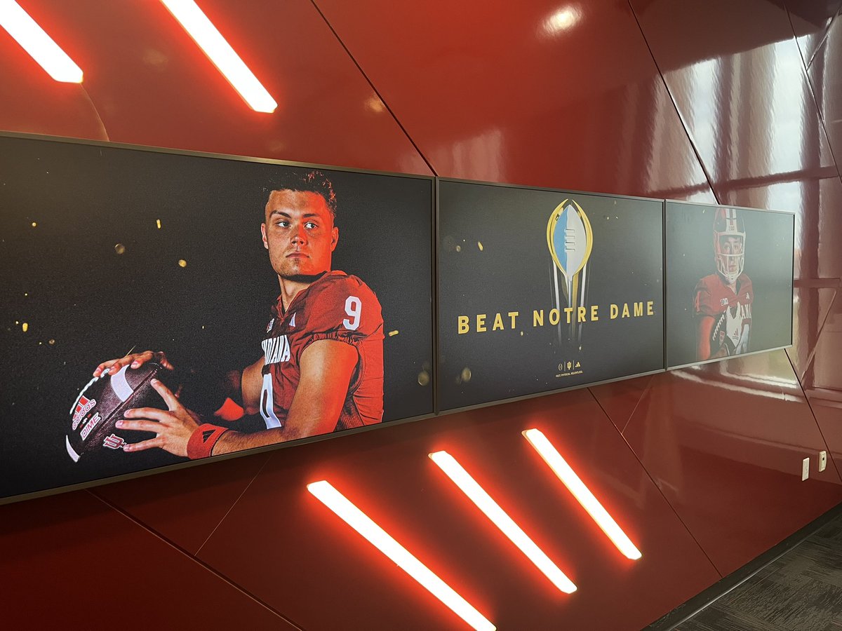 michaelniziolek's tweet photo. Indiana football’s graphics department on top of their game: https://t.co/slLyDsKyH8