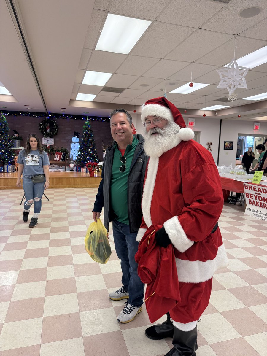 Scenes from Parma's Annual Christmas Holiday Parade and Frosty Fest. Beautiful Day in Parma. Great work by our friends <a href="/WeAreParmaProud/">WeAreParmaProud</a> 🎅🏻🦩🎄