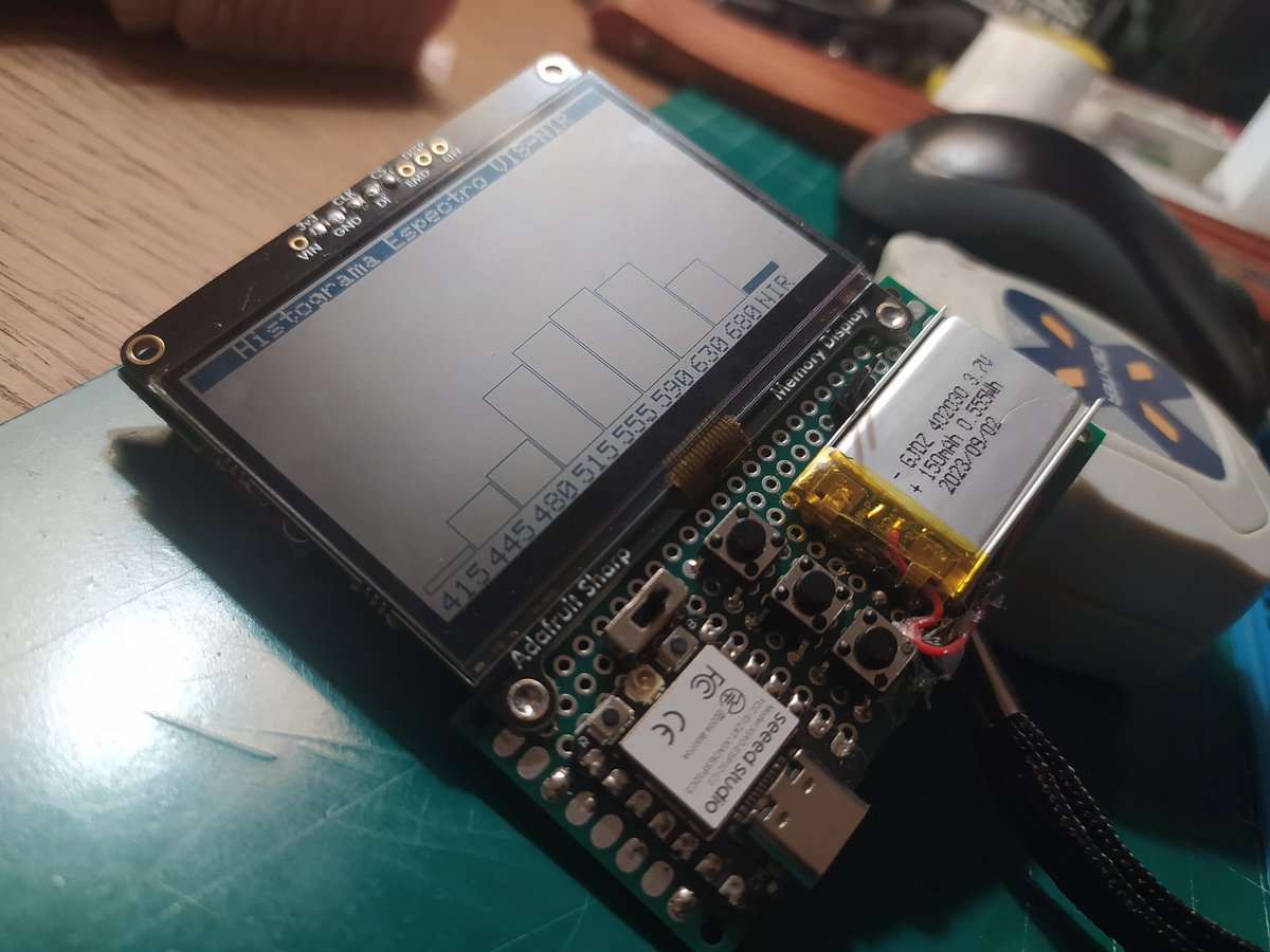 VictorJBarahona's tweet photo. He avanzado con #tinycorder , evolución de #retrocorder , inspirados en el #tricorder de #startrek . Pequeño , ligero, arranca en menos de 1s y tiene un consumo mínimo. Badge electrónico y Espectrómetro. Pronto mas.
#maker #esp32c3 #xiao #adafruit #sharpmemorydisplay https://t.co/eMOdVW0xAE