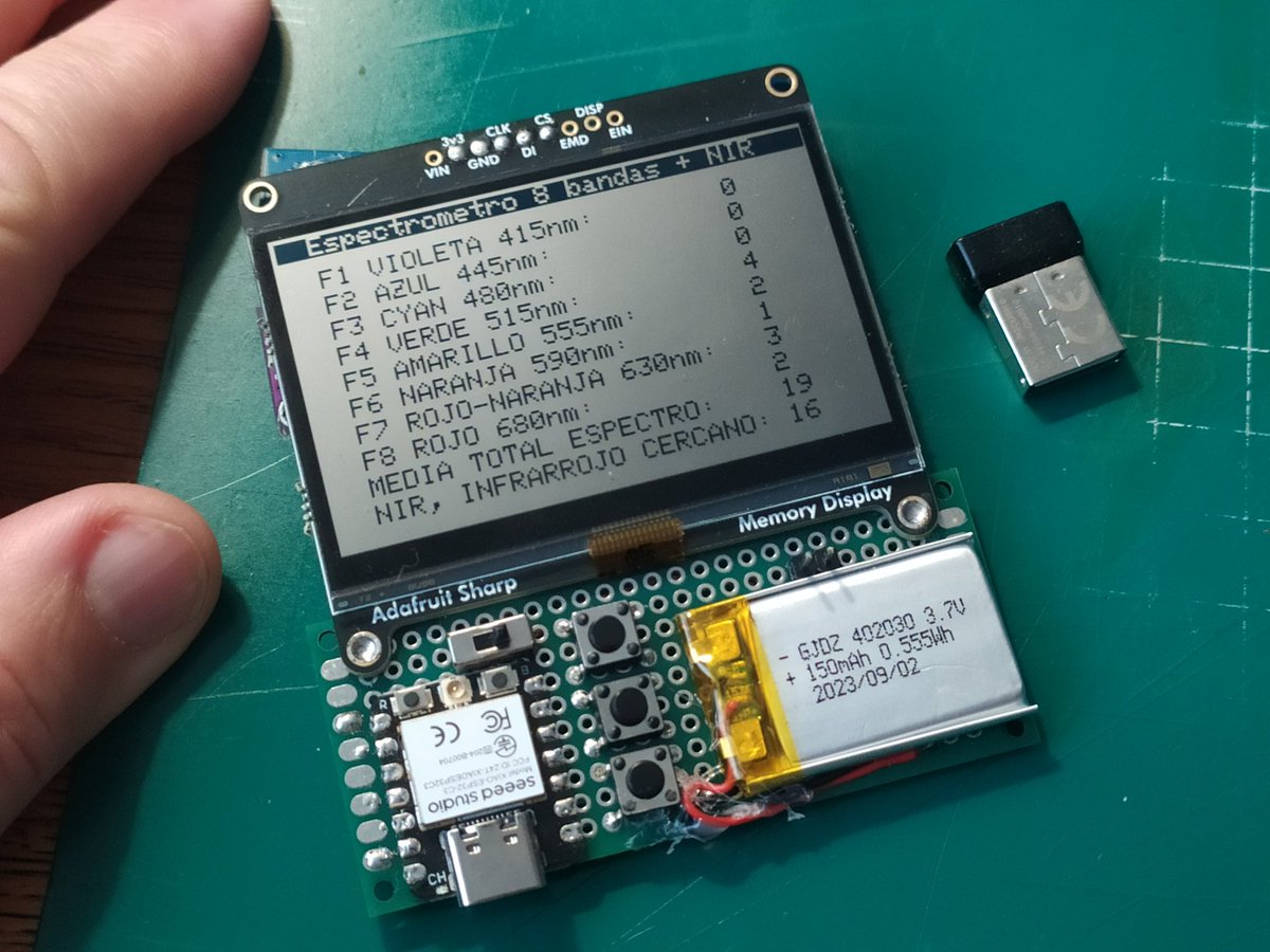 VictorJBarahona's tweet photo. He avanzado con #tinycorder , evolución de #retrocorder , inspirados en el #tricorder de #startrek . Pequeño , ligero, arranca en menos de 1s y tiene un consumo mínimo. Badge electrónico y Espectrómetro. Pronto mas.
#maker #esp32c3 #xiao #adafruit #sharpmemorydisplay https://t.co/eMOdVW0xAE