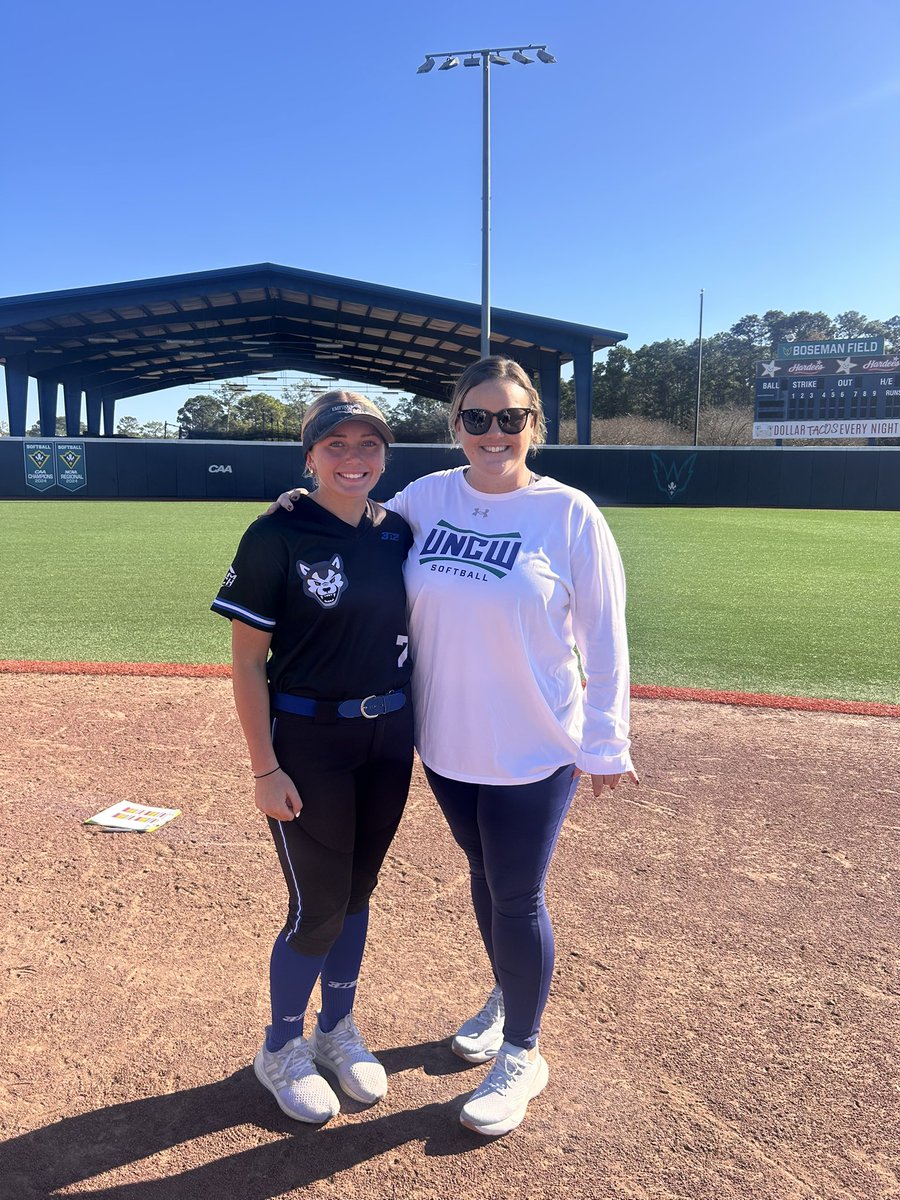 A huge thank you to <a href="/AshleyWadeUNCW/">Ashley Wade</a> and the  <a href="/UNCWsoftball/">UNCW Softball</a> staff for an amazing camp! I had a great time and learned a lot. I’m looking forward to coming back in January! <a href="/EStateHuskies/">Empire State Huskies</a> <a href="/ESHuskies_Pepe/">@Huskies_Pepe</a> #Elevate #RowTheBoat #WeOverMe