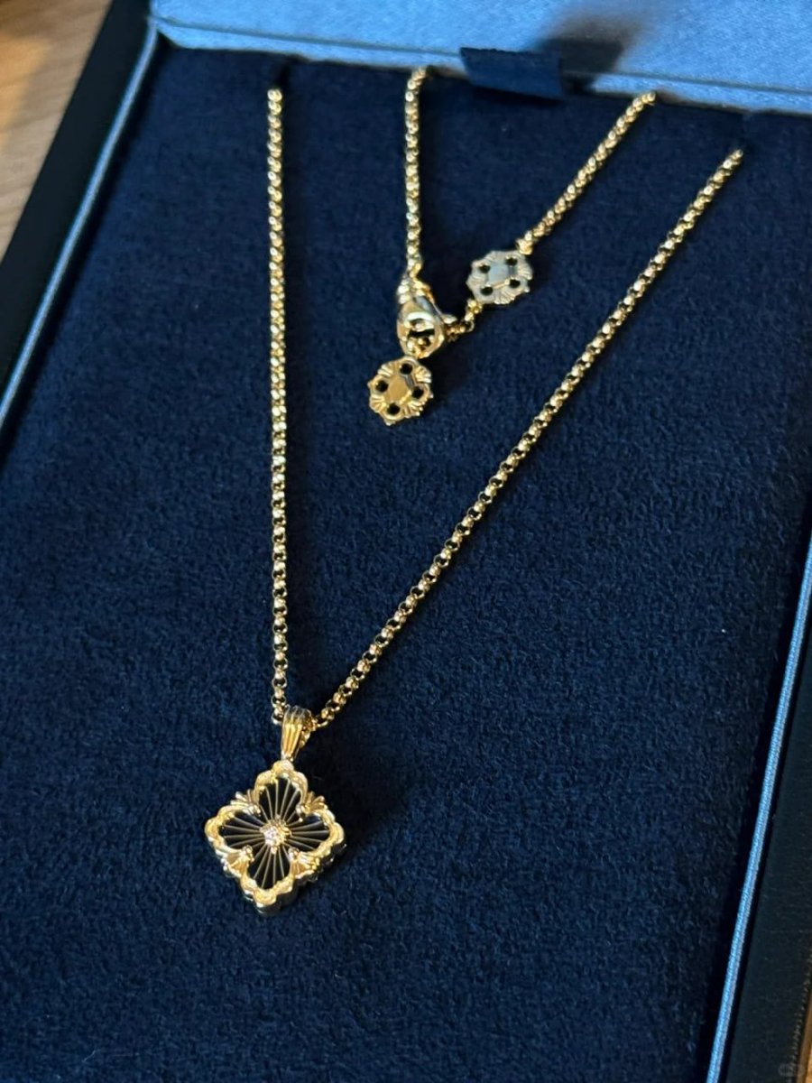 komplex06's tweet image. Shine bright 💫Shine bright—your sparkle is your signature! 💐💎