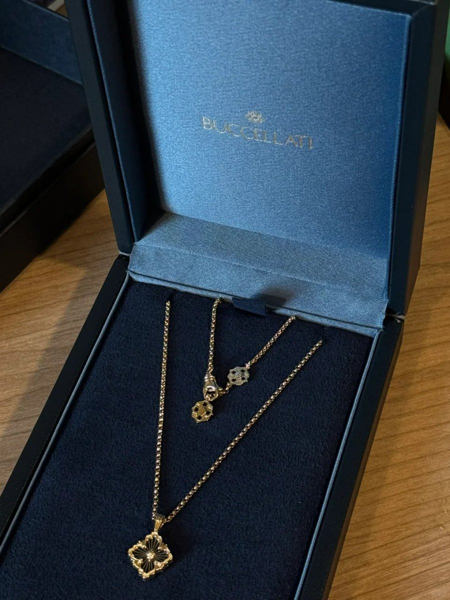 komplex06's tweet image. Shine bright 💫Shine bright—your sparkle is your signature! 💐💎