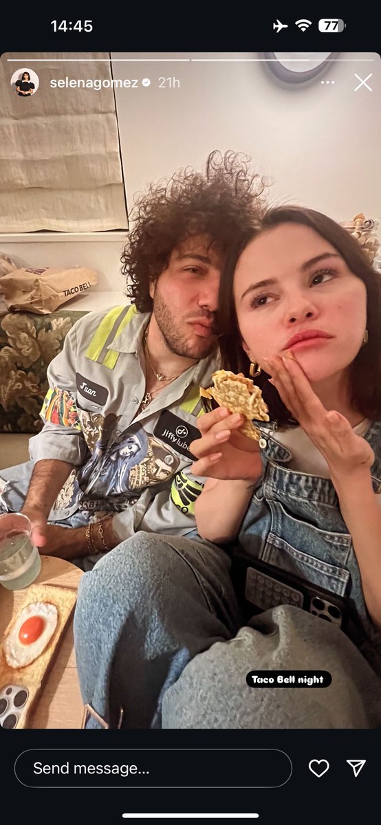 pusey_yy's tweet photo. If Selena were truly Latina, she wouldn’t be eating Taco Bell. Case closed. https://t.co/ALKaCGJ04r