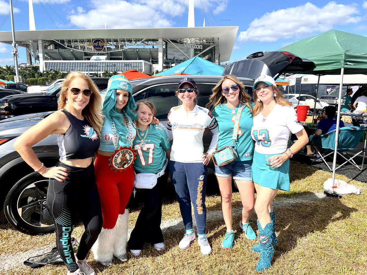 asiegelash's tweet photo. LET’S GOOO!! Beat the Jets! FinsUp #GoFins #MiamiDolphins https://t.co/cDjZQ80DZ2