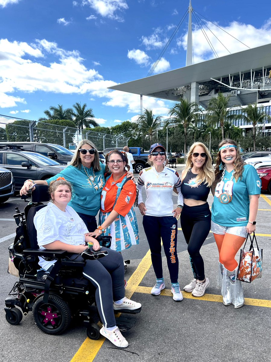 asiegelash's tweet photo. LET’S GOOO!! Beat the Jets! FinsUp #GoFins #MiamiDolphins https://t.co/cDjZQ80DZ2
