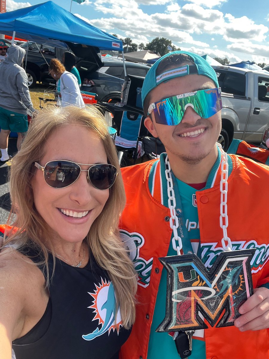 asiegelash's tweet photo. LET’S GOOO!! Beat the Jets! FinsUp #GoFins #MiamiDolphins https://t.co/cDjZQ80DZ2