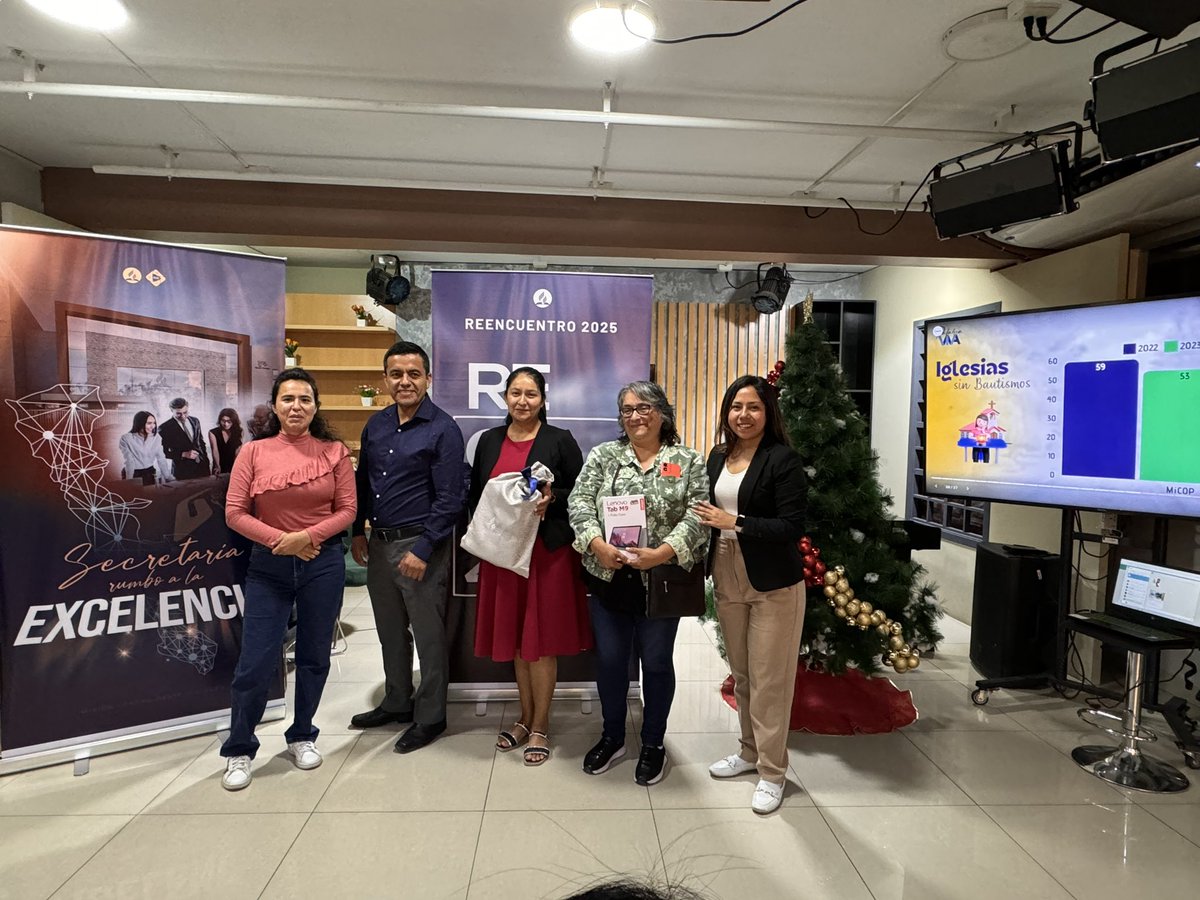 AgustinFloresC1's tweet photo. [Lima] la secretaría de @AdventistaMiCOP  capacita a los secretarios para el periodo 2025 a su vez expresa con gratitud los resultados obtenidos durante el 2024. 

Secretaría con excelencia! https://t.co/MUNsdeMYBB