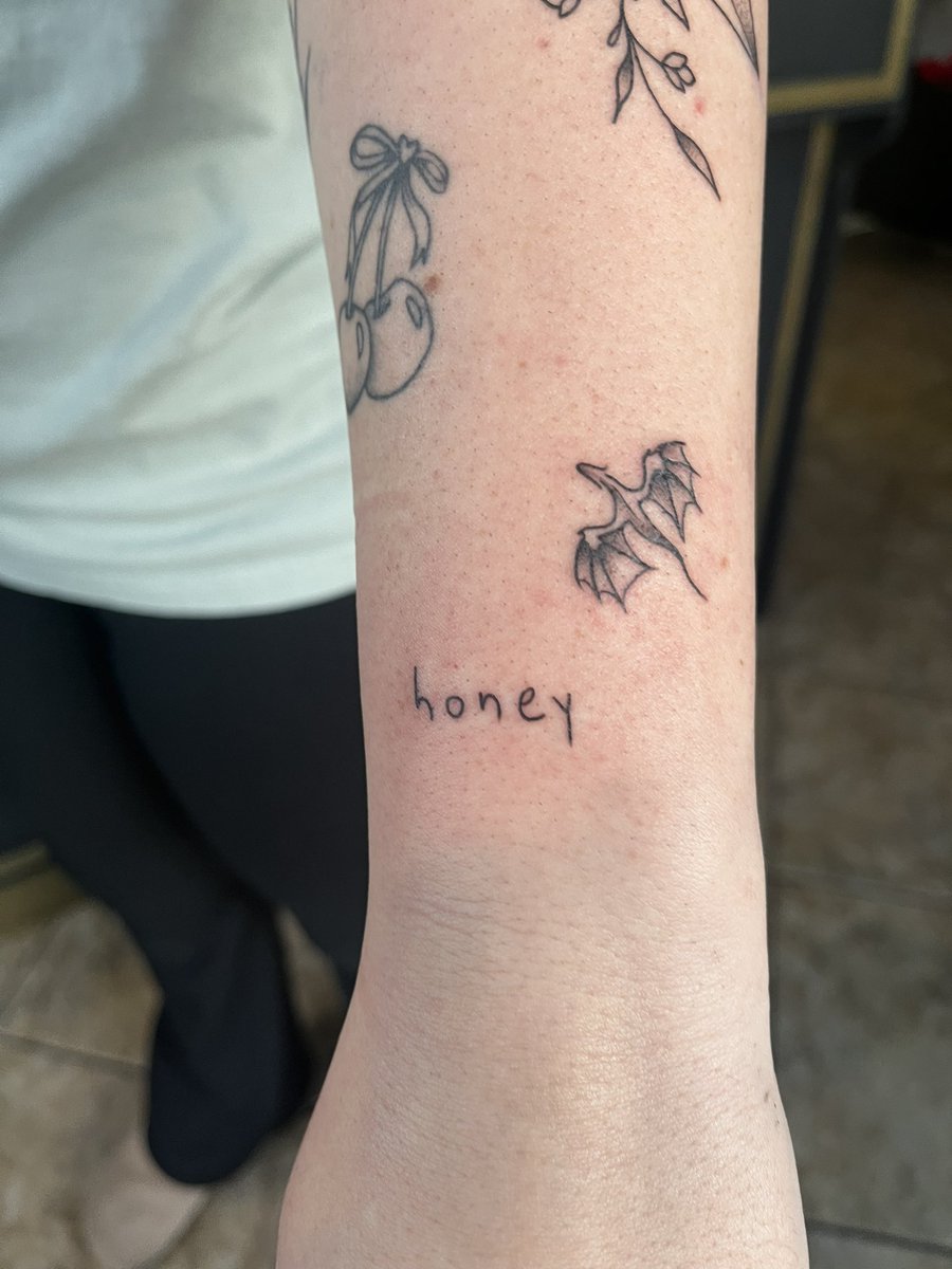 lanirdillard's tweet photo. teensy tats done by yours truly https://t.co/ELxJoCaLck