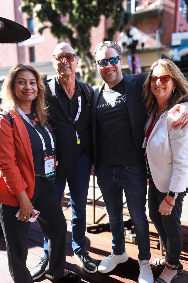 Robin Tuohy tweet media