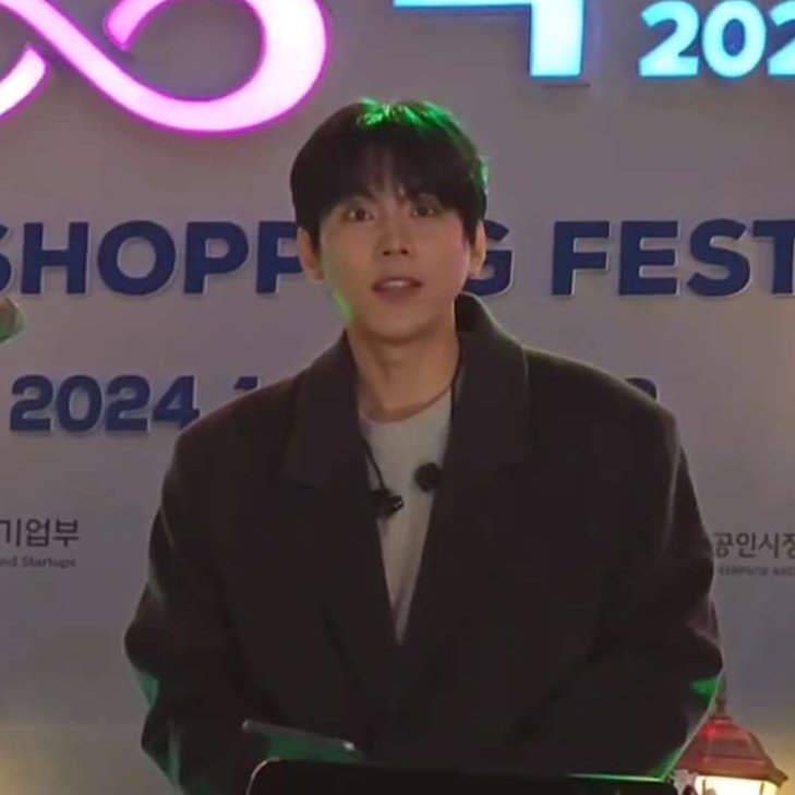 modaakbul's tweet photo. 웃기게생겼냐
ㅁㅊ것네
왕눈이짧은코작은입의 아이
<입이 토끼모양> https://t.co/TyQ38fHSYe