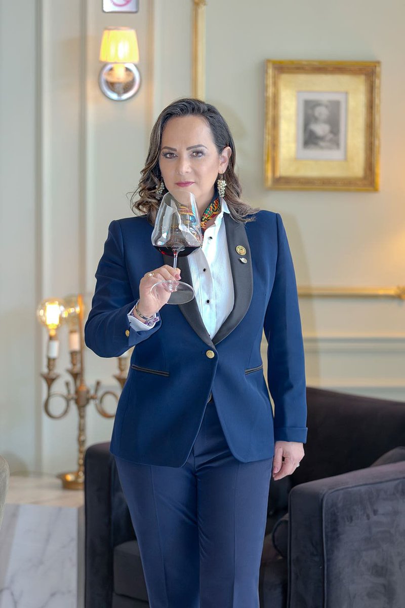 Con una trayectoria destacada en la Asociación de Sommeliers Mexicanos, <a href="/ginasommelier/">Gina Estrada ( Ginasommelier )</a> asume la presidencia, marcando un hito en el mundo del vino en México. Te contamos su historia y los retos que la esperan.

➡️bit.ly/GinaEstrada-Pta