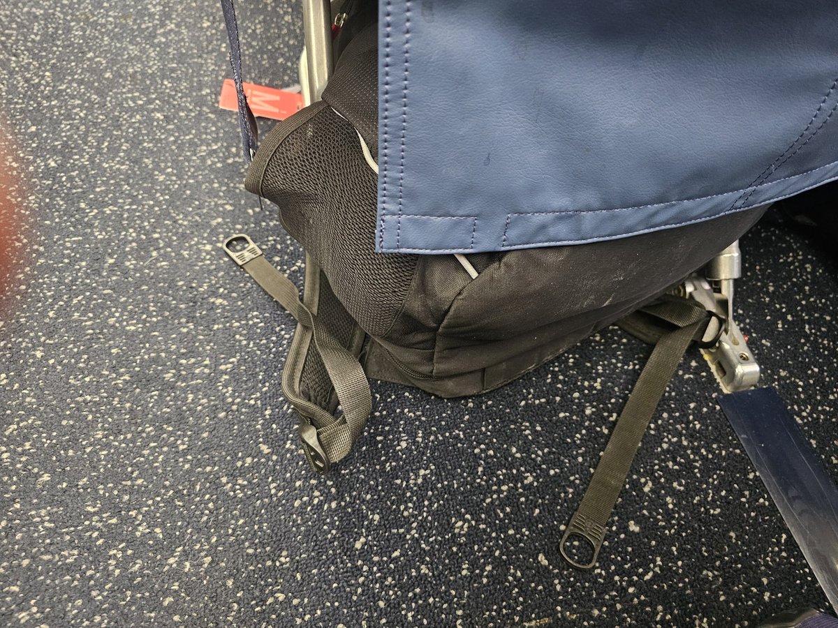 JamesMoonLaw's tweet photo. And here sits my stuff because the late pilot catching a ride didn't want to be inconvenienced and had me stick my stuff under my chair so he didn't have to stick his under his chair. Arrogant prick.
#delta #customerservice #airlines #fly #joke #entitlement #loyalty #atl https://t.co/FElEOdjJ7d