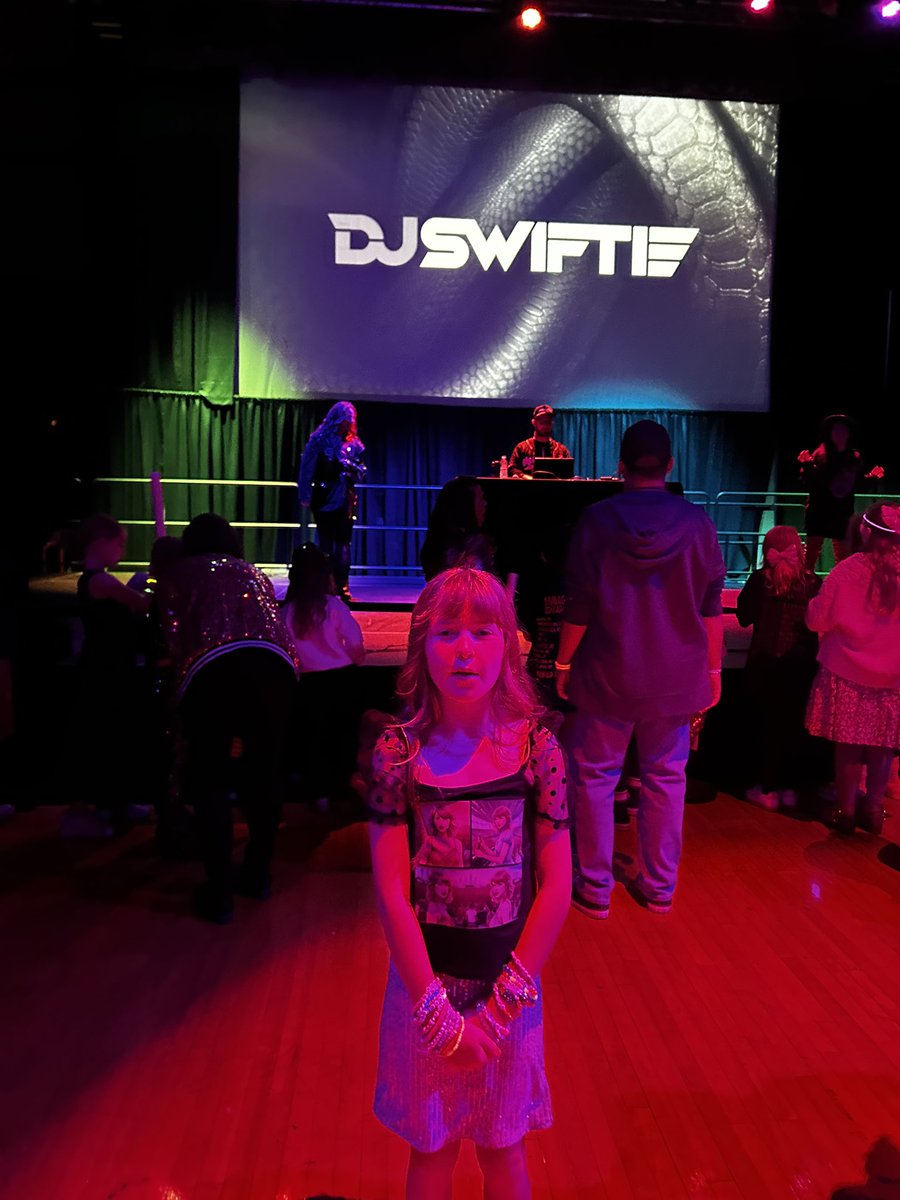 MyMiniSwiftie's tweet photo. I’ve already been scammed so I will only do PayPal G&amp;S.   Single mom so I can’t risk it again.  
Also fill free to tag me if you know any of the legit pages/people helping other swifties get tickets. https://t.co/FPtQXeFN0B